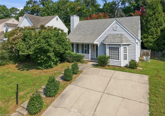 3rd image of 4902 Heritage Woods Ct, Greensboro, NC 27407 | MLS# 1230964