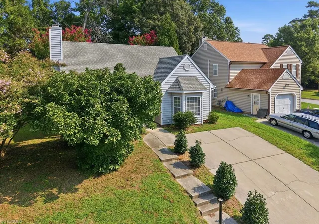 5th image of 4902 Heritage Woods Ct, Greensboro, NC 27407 | MLS# 1230964