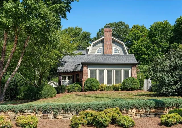 Photo 3 of Sale Pending at 618 Parkway Blvd, Reidsville, NC 27320 | MLS# 1233063 | Listing updated on 2026-09-20