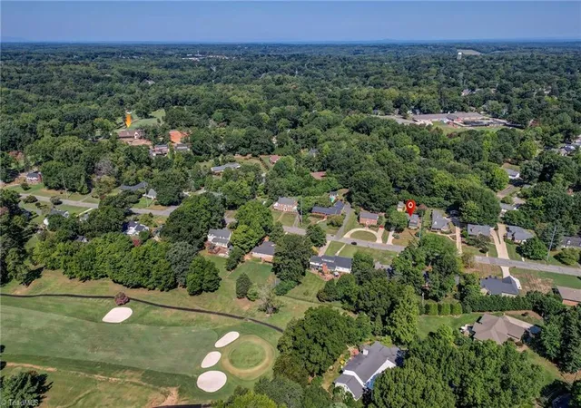 Photo 4 of Sale Pending at 618 Parkway Blvd, Reidsville, NC 27320 | MLS# 1233063 | Listing updated on 2026-09-20