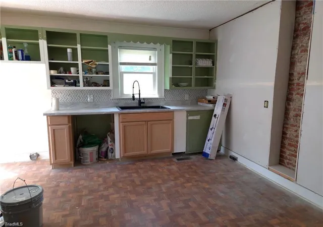 Photo 3 of Single family home for sale at 410 Worth St, Mount Airy, NC 27030 | MLS# 1227392 | Listing updated on 2026-08-12