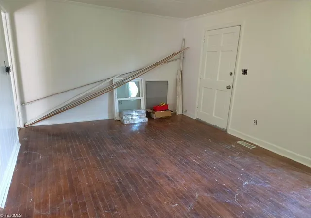 Photo 4 of Single family home for sale at 410 Worth St, Mount Airy, NC 27030 | MLS# 1227392 | Listing updated on 2026-08-12