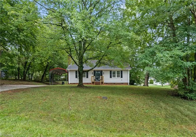 Photo 3 of Sale Pending at 1500 Pebblebrook Rd, Winston Salem, NC 27105 | MLS# 1229854 | Listing updated on 2026-09-08