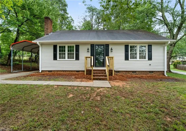 Photo 4 of Sale Pending at 1500 Pebblebrook Rd, Winston Salem, NC 27105 | MLS# 1229854 | Listing updated on 2026-09-08