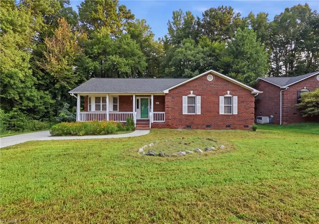 2nd image of 407 Lassiter Dr, High Point, NC 27265 | MLS# 1231424