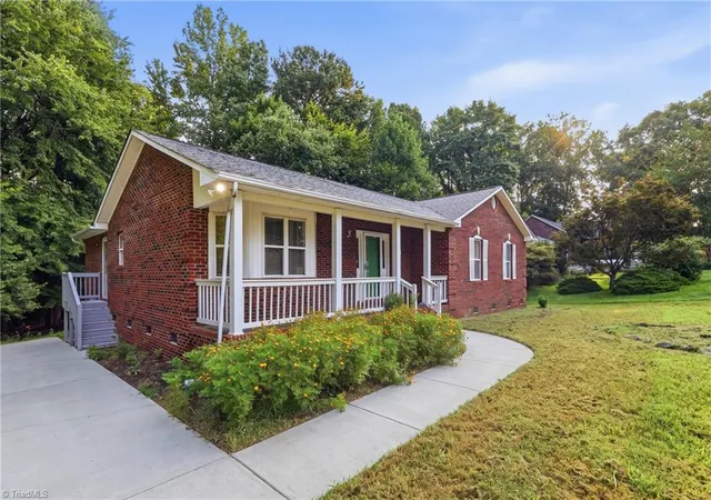 Photo 3 of Single family home for sale at 407 Lassiter Dr, High Point, NC 27265 | MLS# 1231424 | Listing updated on 2026-09-14