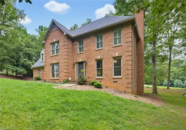 2nd image of 992 Lake Forest Ct, Eden, NC 27288 | MLS# 1228993
