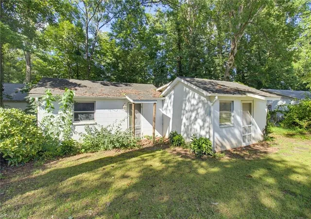 33rd image of 1817 Fairview Blvd, Winston Salem, NC 27127 | MLS# 1232906