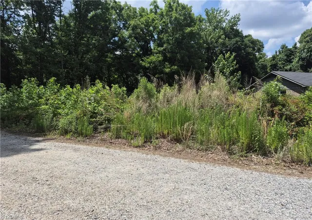 4th image of 2704 Norwood Dr, Greensboro, NC 27407 | MLS# 1227189