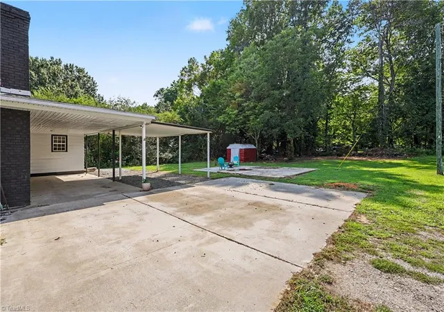 28th image of 5075 Wilson View Dr, High Point, NC 27263 | MLS# 1231033