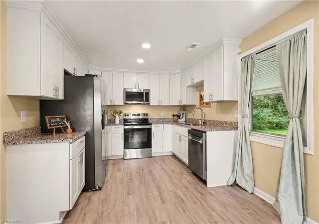 4th image of 5075 Wilson View Dr, High Point, NC 27263 | MLS# 1231033