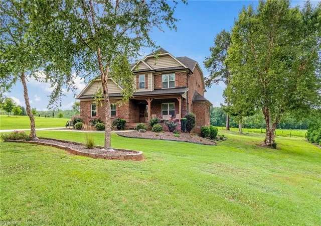 Photo 3 of Sale Pending at 128 Meadow Brk Ct, Advance, NC 27006 | MLS# 1228739 | Listing updated on 2026-09-04