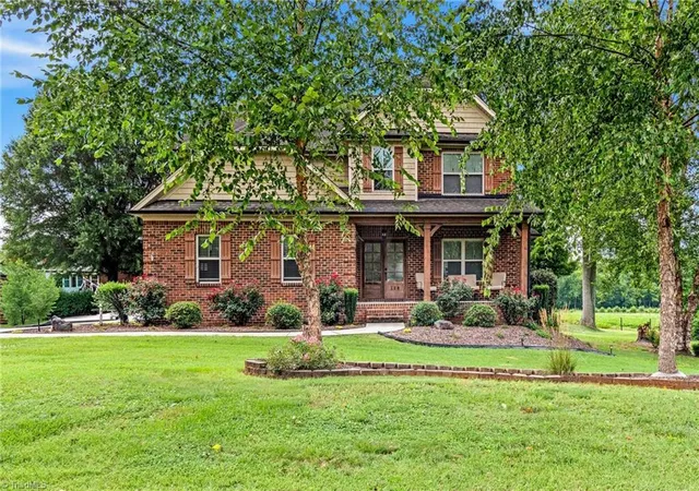 Photo 3 of Sale Pending at 128 Meadow Brk Ct, Advance, NC 27006 | MLS# 1228739 | Listing updated on 2026-09-04