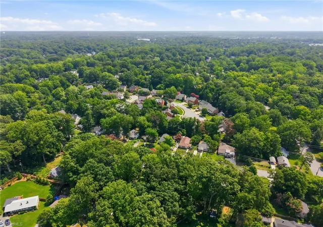 44th image of 2411 Dellwood Dr, Greensboro, NC 27408 | MLS# 1230343