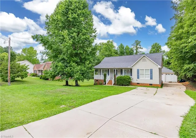 Homes for sale in Randleman, NC | 777 Raintree Ct, Randleman, NC 27317 | MLS# 1226122
