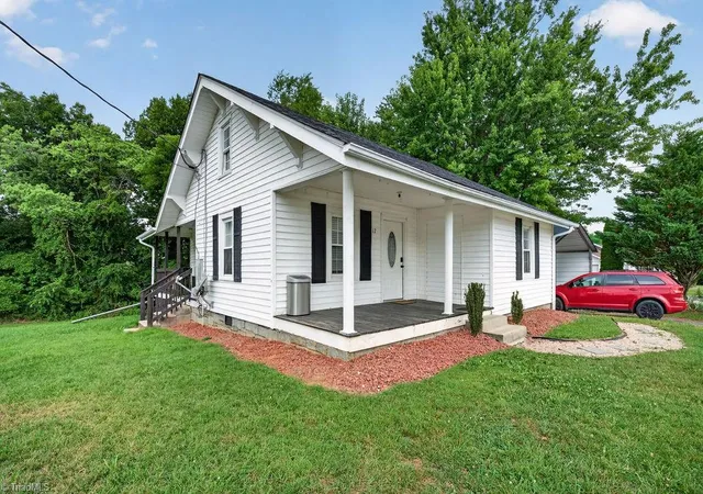 Homes for sale in Mount Airy, NC | 117 Mcbride Rd, Mount Airy, NC 27030 | MLS# 1226267