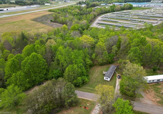 5th image of 310 Southridge Dr, Mount Airy, NC 27030 | MLS# 1216365