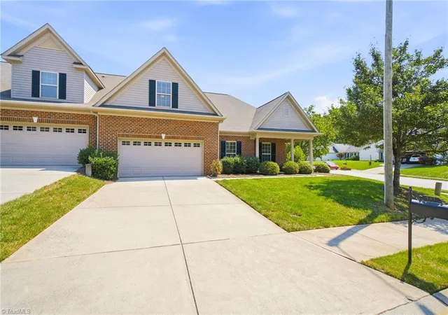 Photo 3 of Sale Pending at 501 Clematis Wy, Kernersville, NC 27284 | MLS# 1233278 | Listing updated on 2026-09-03