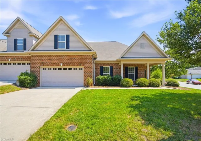 Photo 3 of Sale Pending at 501 Clematis Wy, Kernersville, NC 27284 | MLS# 1233278 | Listing updated on 2026-09-03