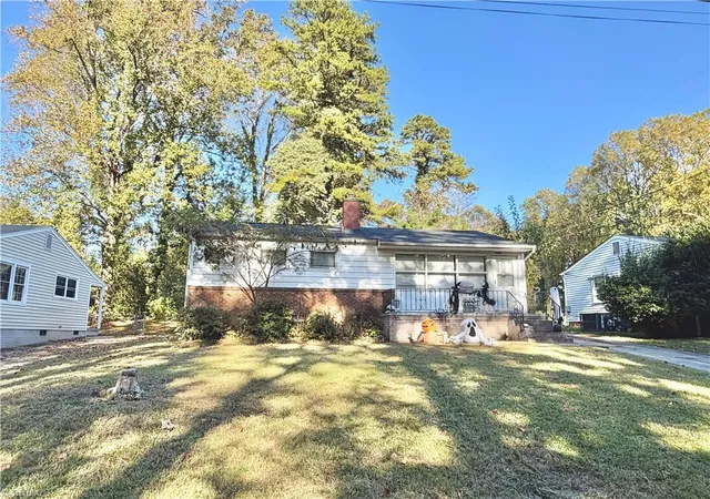 Single family home for sale at 2013 Wesley Dr, High Point, NC 27260 | MLS# 1240123