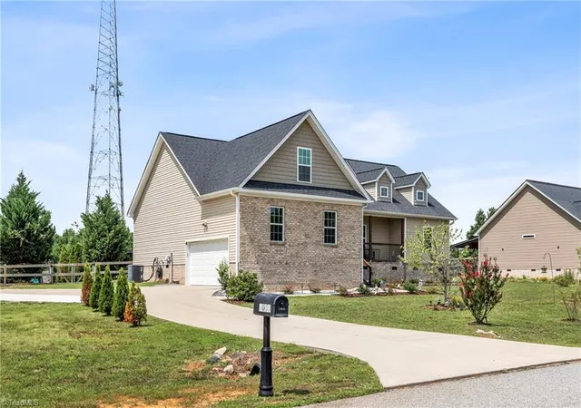 3rd image of 6006 Grass Field Ct, Gibsonville, NC 27249 | MLS# 1228912