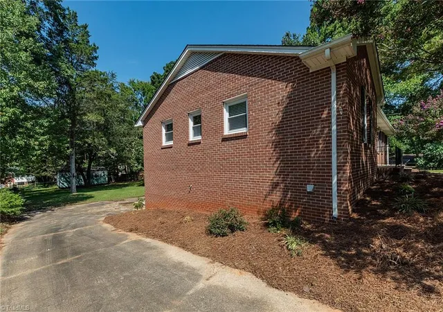 47th image of 2608 Amesbury Rd, Winston Salem, NC 27103 | MLS# 1231761