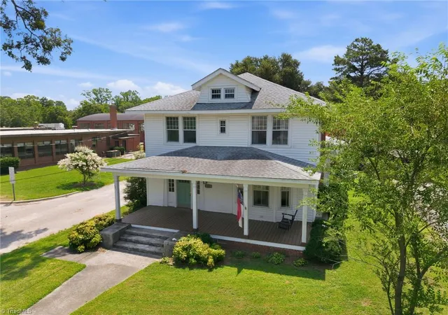 Photo 3 of Single family home for sale at 501 Main St, Stantonsburg, NC 27883 | MLS# 1226885 | Listing updated on 2026-09-08
