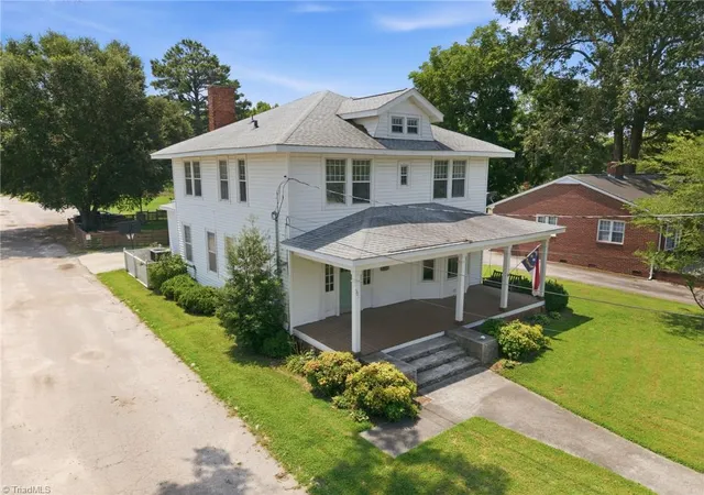 Photo 3 of Single family home for sale at 501 Main St, Stantonsburg, NC 27883 | MLS# 1226885 | Listing updated on 2026-09-08
