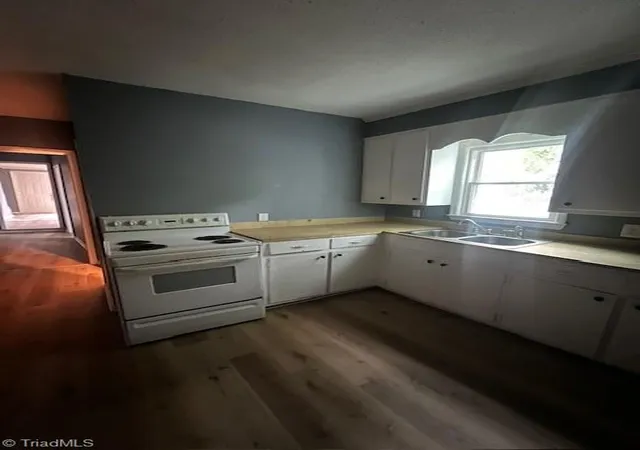 Listing Photo 4 - Condo for sale in building located at 514-516 S Mebane St, Burlington, NC 27215