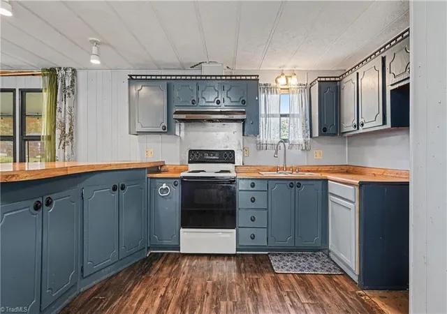 Photo 4 of Sale Pending at 326 Hudson Rd, Winston Salem, NC 27107 | MLS# 1229415 | Listing updated on 2026-08-11