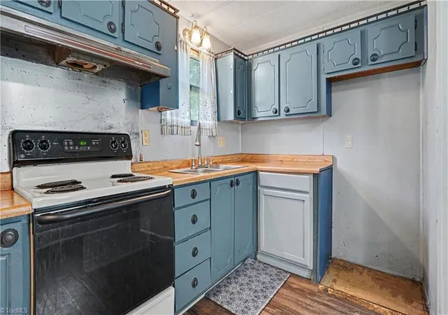 Photo 5 of Sale Pending at 326 Hudson Rd, Winston Salem, NC 27107 | MLS# 1229415 | Listing updated on 2026-08-11