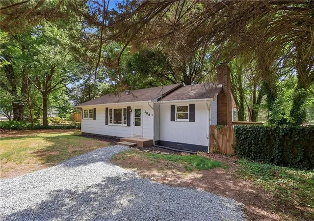 Photo 2 of Single family home for sale at 109 Pratt Rd, Kernersville, NC 27284 | MLS# 1225236 | Listing updated on 2026-09-15