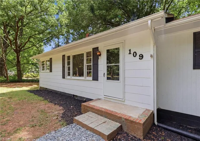 Photo 3 of Single family home for sale at 109 Pratt Rd, Kernersville, NC 27284 | MLS# 1225236 | Listing updated on 2026-09-15