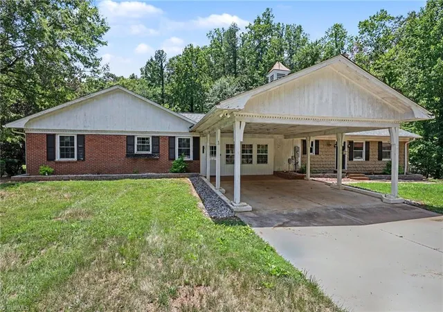 Photo 3 of Single family home for sale at 3063 Georgia Rd, Yadkinville, NC 27055 | MLS# 1226911 | Listing updated on 2026-09-16