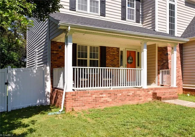 Photo 3 of Single family home for sale at 3905 Fairstone Pl, High Point, NC 27265 | MLS# 1229593 | Listing updated on 2026-09-12