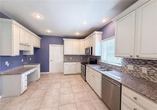 2nd image of 524 Sun Creek Dr, Winston Salem, NC 27104 | MLS# 1229723