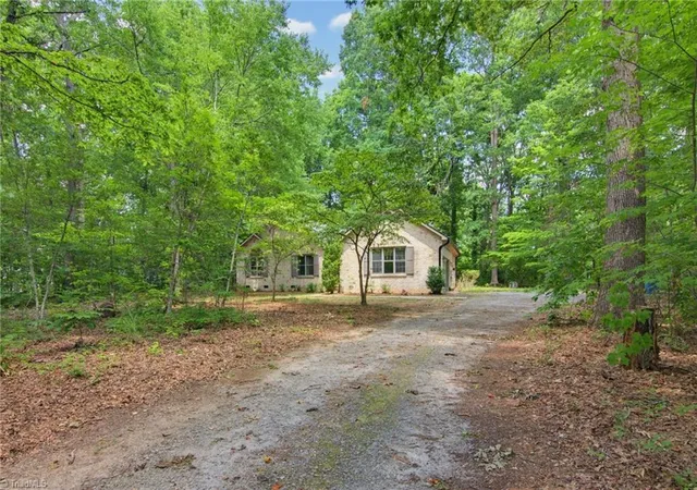 4th image of 246 Hunters Glen Dr, Summerfield, NC 27358 | MLS# 1226478