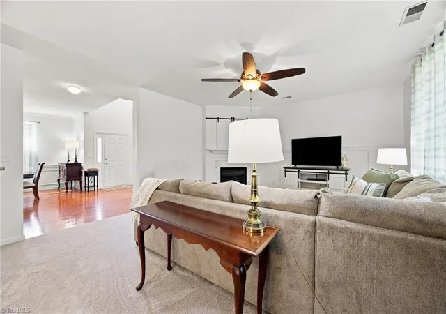 Photo 4 of Sale Pending at 9716 Southampton Cmns Dr, Charlotte, NC 28277 | MLS# 1231459 | Listing updated on 2026-09-08