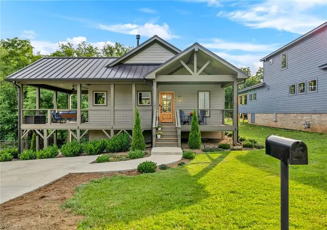 Photo 1 of Single family home for sale at 806 Hillcrest Ave, West Jefferson, NC 28694 | MLS# 1231436 | Listing updated on 2026-08-27