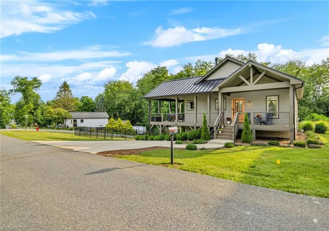 Photo 2 of Single family home for sale at 806 Hillcrest Ave, West Jefferson, NC 28694 | MLS# 1231436 | Listing updated on 2026-08-27