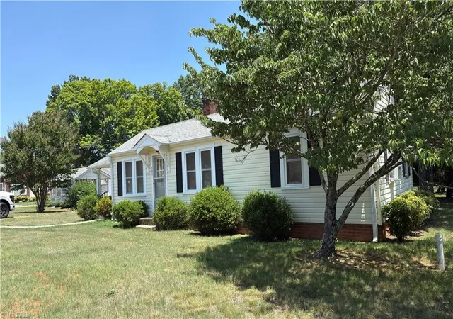Photo 3 of Single family home for sale at 109 Adams St, Yadkinville, NC 27055 | MLS# 1233625 | Listing updated on 2026-08-26