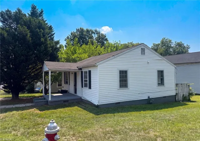 Photo 14 of Single family home for sale at 920 Elm St, Burlington, NC 27217 | MLS# 1228389 | Listing updated on 2026-10-08