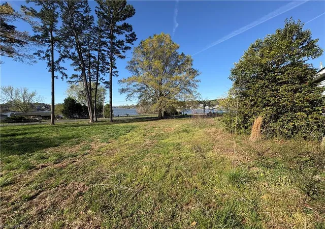 3rd image of 431 Lake Shore Ave, Lexington, NC 27292 | MLS# 1215142