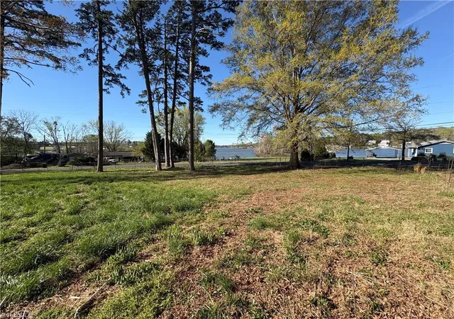 4th image of 431 Lake Shore Ave, Lexington, NC 27292 | MLS# 1215142