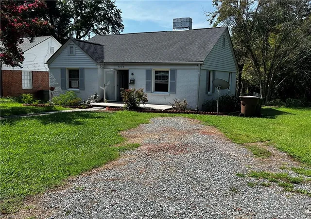 Photo 2 of Single family home for sale at 1305 Winstead Pl, Greensboro, NC 27408 | MLS# 1233298 | Listing updated on 2026-08-30