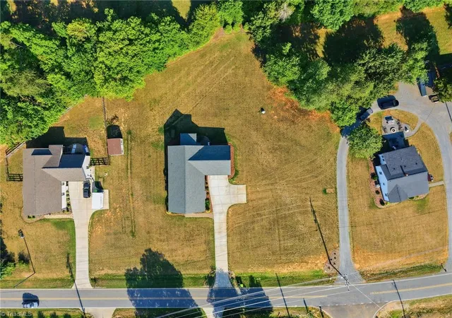 Homes for sale in Stokesdale, NC | 7879 Eversfield Rd, Stokesdale, NC 27357 | MLS# 1225427