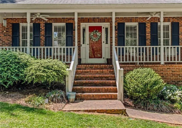 2nd image of 500 Knob View Dr, Winston Salem, NC 27104 | MLS# 1217455