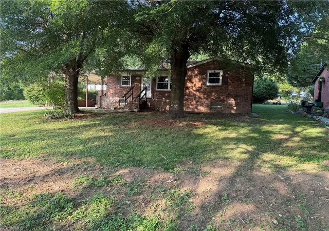 Homes for sale in Walnut Cove, NC | 612 School St, Walnut Cove, NC 27052 | MLS# 1226268