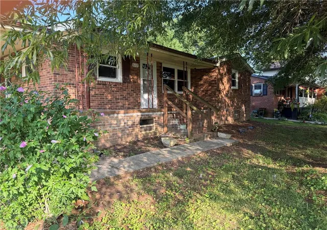 Homes for sale in Walnut Cove, NC | 612 School St, Walnut Cove, NC 27052 | MLS# 1226268