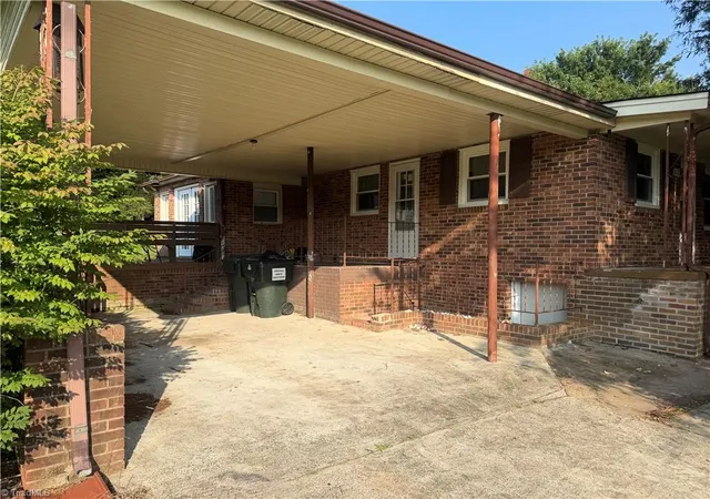 Homes for sale in Walnut Cove, NC | 612 School St, Walnut Cove, NC 27052 | MLS# 1226268